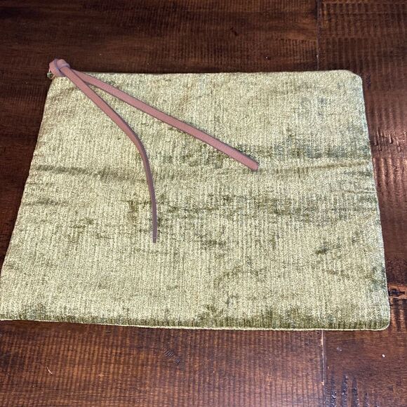 Maudelizabeth Green Zipper Makeup Bag - Picture 1 of 6